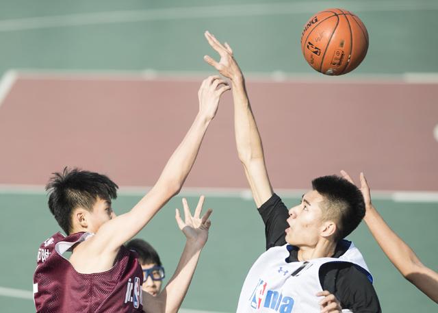 《我要我们在一起》单日票房917万，走势稳定，位列日榜第二名。