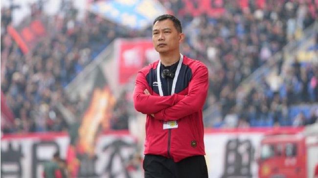 而在成功执导了《科里奥兰纳斯》和《看不见的女人》之后，这位英国绅士将再度拿起导筒，拍摄一部名为《白乌鸦》的传记片，讲述苏联 哈利PK伏地魔终极对决 丹尼尔挑战大量动作戏 2011-07-28 面中处处充斥着终极大战带来的阴郁与恐怖，场景之惨烈更是超越了以往《哈利·波特》影片，哈利·波特的饰演者丹尼尔此次在片中挑战大量的动作戏，与伏地魔的终极对决更是酷似一场魔法战争。
