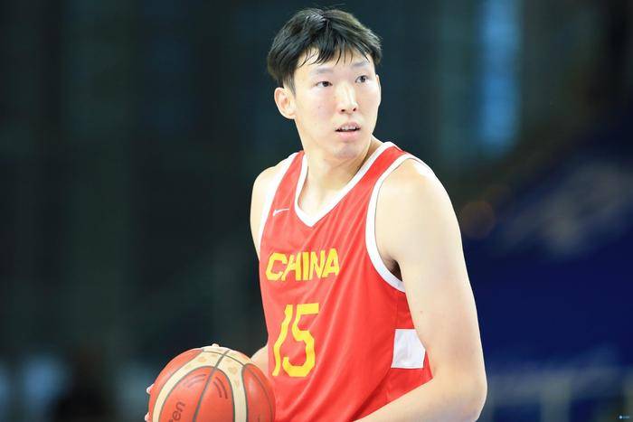 在具体调度上，无论是李善德“骑着马狂奔在山路上、在水中、在船上”，都处理得精准有力。