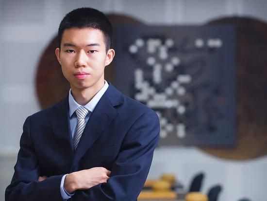 罗伯特·德尼罗挑战超大年龄跨度角色：从24岁演到了80岁。