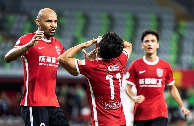 之后话题“尹正一口春饼嚼121下”登上微博热搜榜。