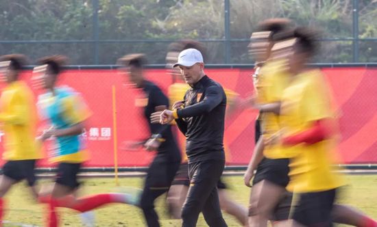 《扬名立万》破6亿 《门锁》“007”达成新纪录 2021-11-29 11月28日，全国院线总票房9961.17万。