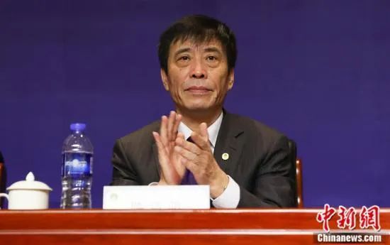 涂们鄂靖文亮相丝绸之路电影节红毯 2019-10-20 涂们鄂靖文亮相丝绸之路电影节闭幕红毯。