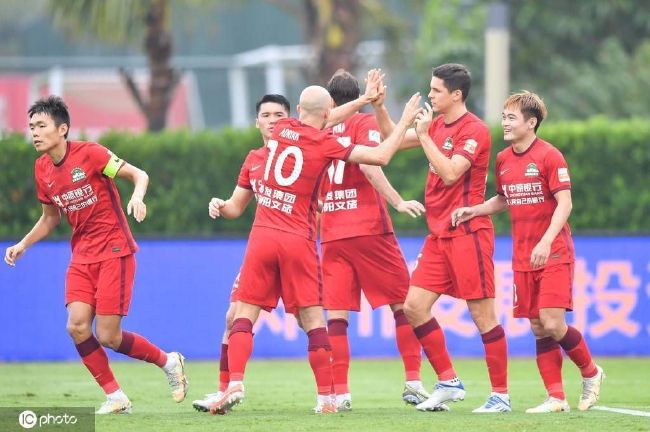 电影频道联合小红书呈现「春天开幕式」，赵雅芝何赛飞刘亦菲等百位嘉宾西湖揭幕春天_电影策划_ 消息 首页 新闻 视频 大片 影库 CCTV6 VIP影院 搜索 电影 星闻 独家 更多 专题 图片 视频 滚动 首页 新闻 大片 影库 CCTV6 VIP影院 客户端 电影网>新闻>原创深度策划 电影频道联合小红书呈现「春天开幕式」，赵雅芝何赛飞刘亦菲等百位嘉宾西湖揭幕春天 时间：2025.04.01 ：电影频道融媒体中心 作者：康康 ： 电影频道“春天开幕式”融媒体盛典直播成功举办 时长：06:49 ：电影网 展开 电影频道“春天开幕式”融媒体盛典直播成功举办收起 时长：06:49建议WIFI下打开 专稿 用亿万种快乐点亮地球村欢聚时刻，在西子湖畔见证春日快乐永不落幕。