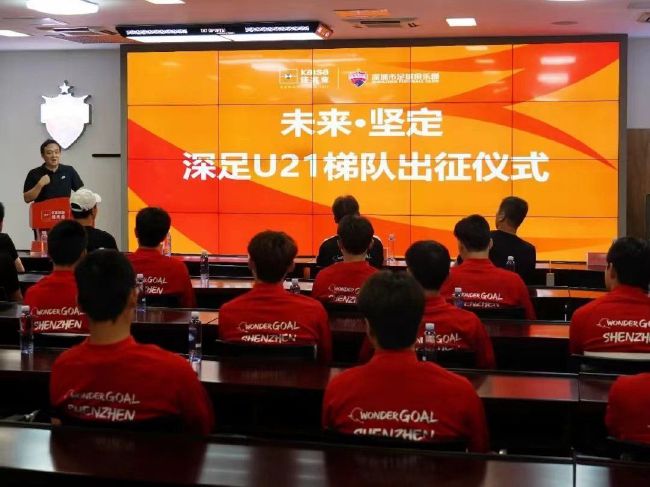 《反贪风暴4》继续凭借系列续集的光环，与清明档后的档期票房冠军效应持续吸金，雄踞单日票房榜首位。