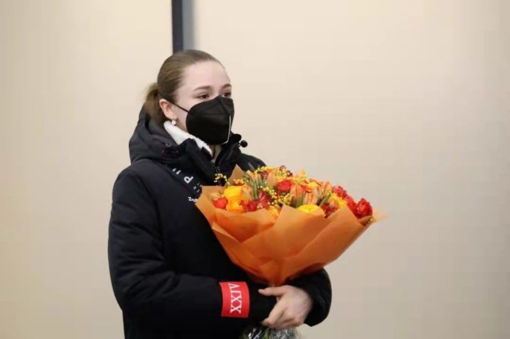 移籍HKT48的指原莉乃以高票数暂时位列榜首，成为冠军的有力竞争者。