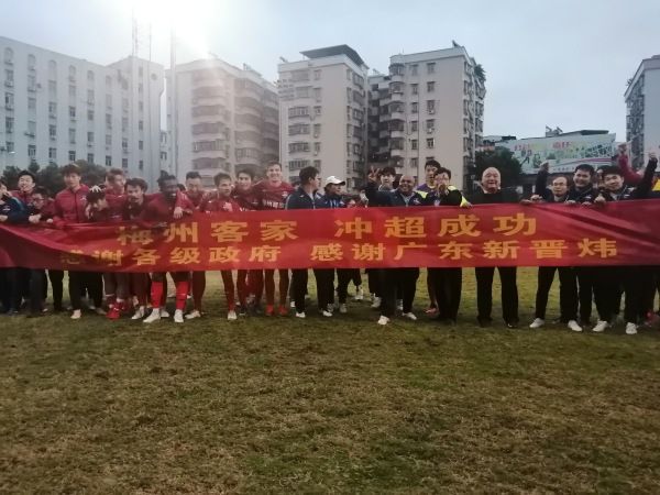 《苦尽柑来遇见你》第三幕剧照而剧情也将持续穿插爱纯与宽植早年时期，两人看著还是婴儿的金明说著：“她在世界上要怎么生存？