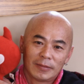《今日影评》特别策划“国庆赴佳片”专题，邀请到影片导演陆锦明做客节目，为观众解锁这场“老猪逆袭”背后的热血与温情。