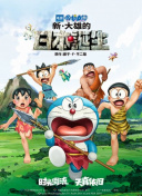 金发碧眼的艾丽身着粉色无袖连衣裙，尽显娇俏可爱。