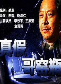 见面会上，金秀贤一会儿安静，一会儿又哈哈大笑，还不时捂嘴微笑，现场粉丝也都纷纷拿起手机拍摄，生怕错过任何精彩环节。